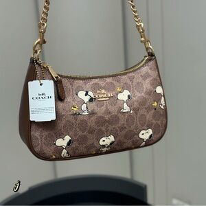 Coach Brown Snoopy Print Shoulder Bag Fashion❤️🎉🎉🎉🎉